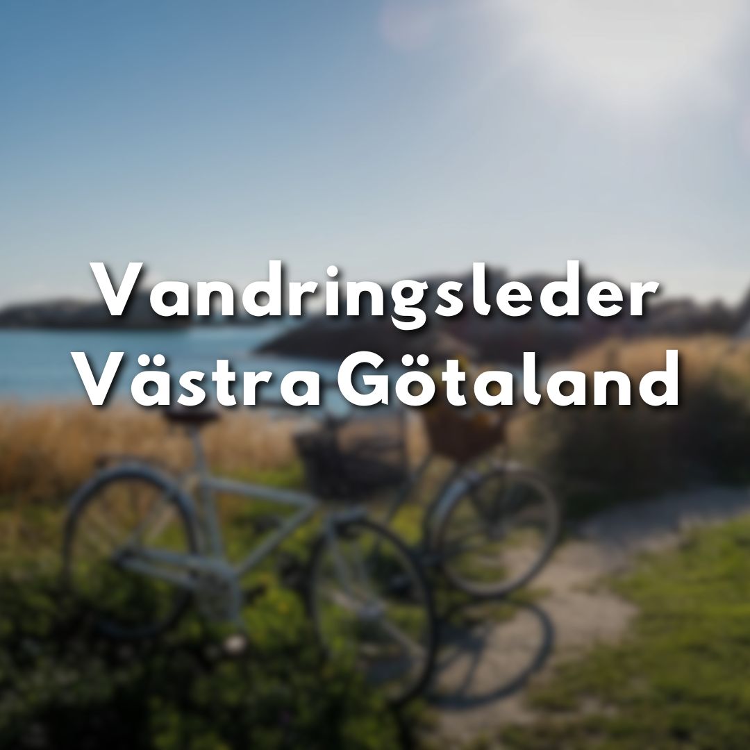 Två cyklar vid en kustnära vandringsled i Västra Götaland, text "Vandringsleder Västra Götaland"