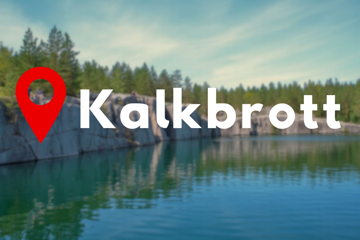 Guide och tips till kalkbrott Vildmarknaden.se Kalkbrott med klart vatten och klippväggar, symbolbild för guide om vandring till kalkbrott i Sverige.